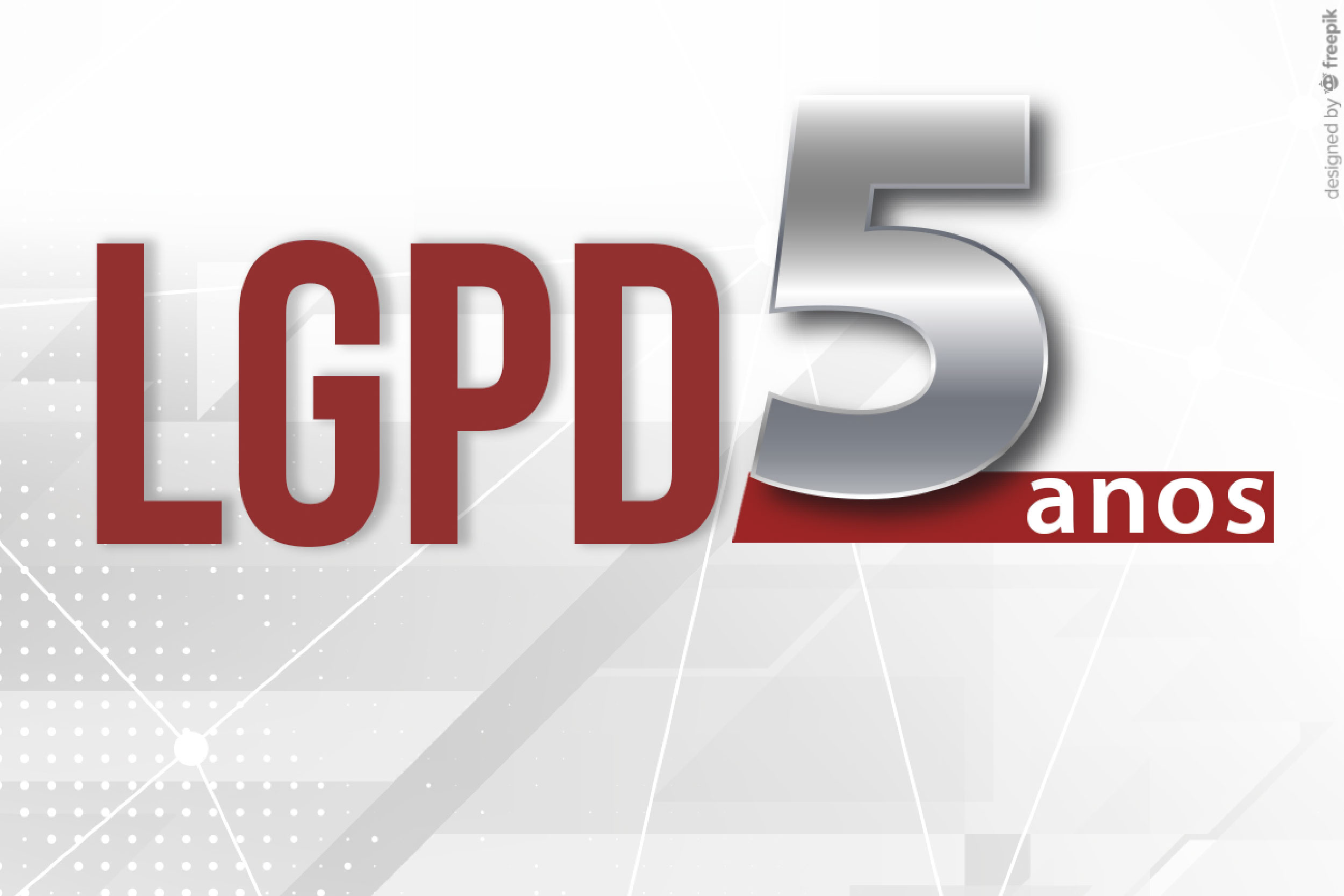 Texto LGP em letras vermelhas, com a expressão "cinco anos" à direita. O texto está sobre um elemento abstrato de cor cinza.