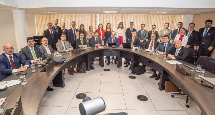 Fotografia dos participantes do encontro lado a lado